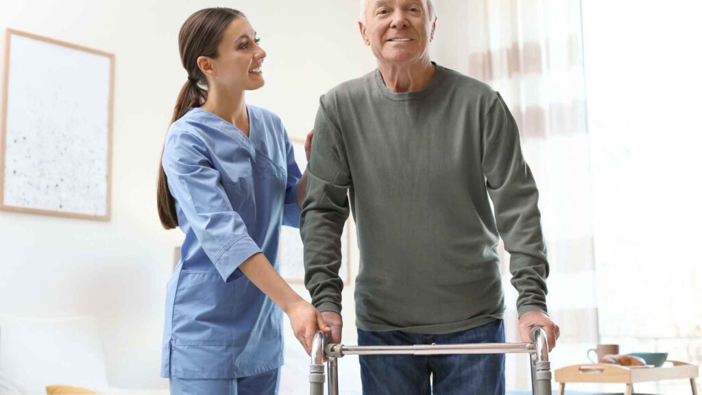 Fractura de cadera en adultos mayores: guía de rehabilitación